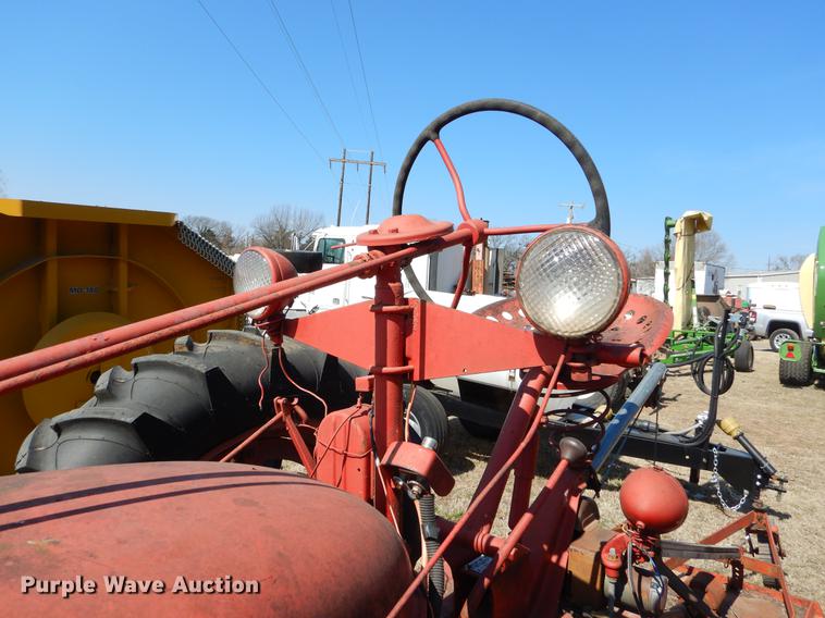 image for item EJ9823 McCormick Farmall tractor