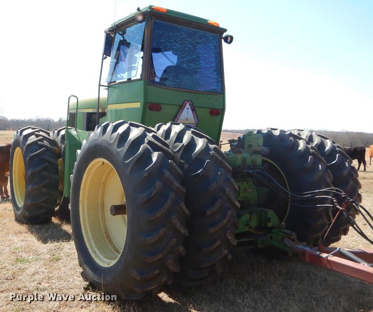 image for item EJ9832 1983 John Deere 8450 4WD tractor