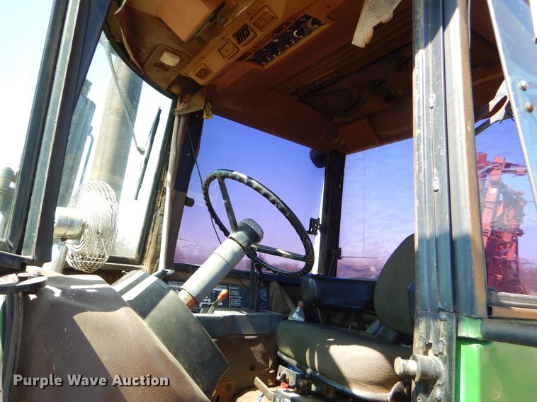 image for item EJ9832 1983 John Deere 8450 4WD tractor