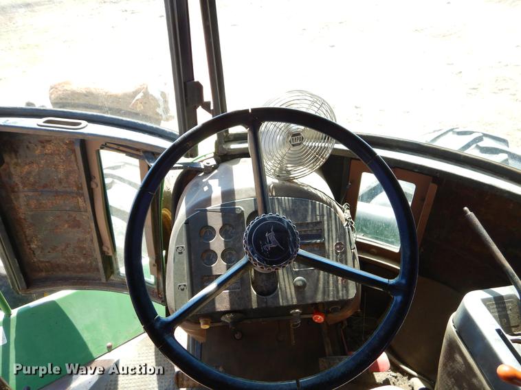 image for item EJ9832 1983 John Deere 8450 4WD tractor