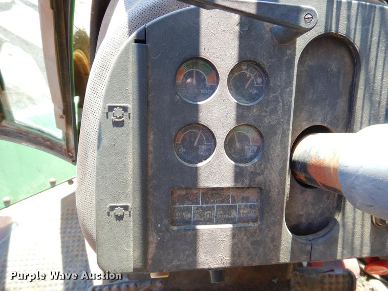 image for item EJ9832 1983 John Deere 8450 4WD tractor