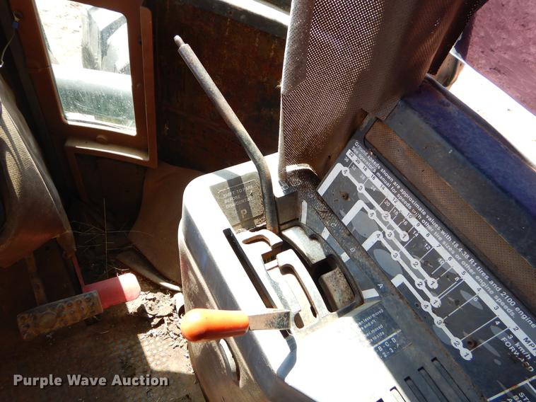 image for item EJ9832 1983 John Deere 8450 4WD tractor