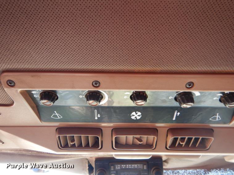 image for item EJ9832 1983 John Deere 8450 4WD tractor