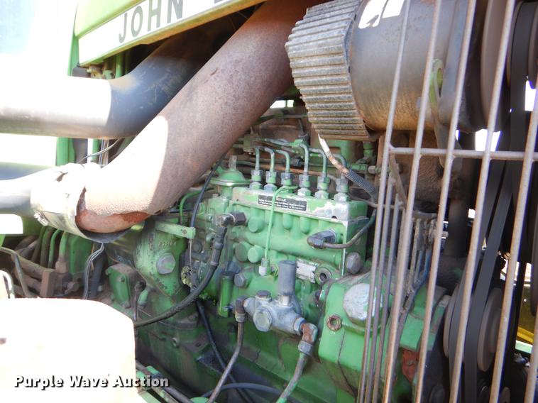 image for item EJ9832 1983 John Deere 8450 4WD tractor