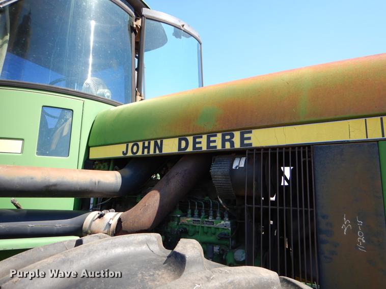 image for item EJ9832 1983 John Deere 8450 4WD tractor