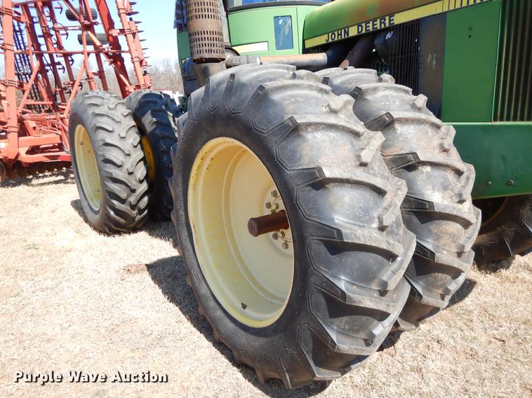 image for item EJ9832 1983 John Deere 8450 4WD tractor