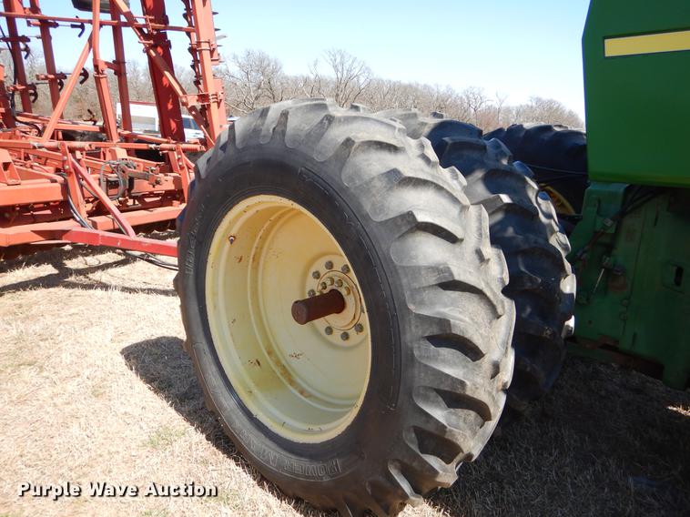 image for item EJ9832 1983 John Deere 8450 4WD tractor