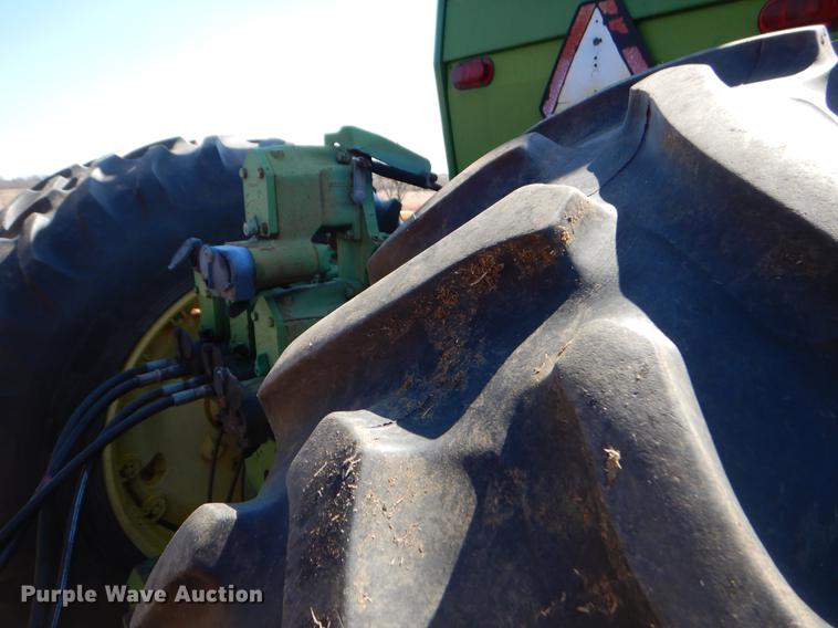 image for item EJ9832 1983 John Deere 8450 4WD tractor