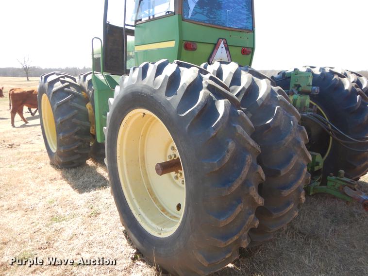 image for item EJ9832 1983 John Deere 8450 4WD tractor