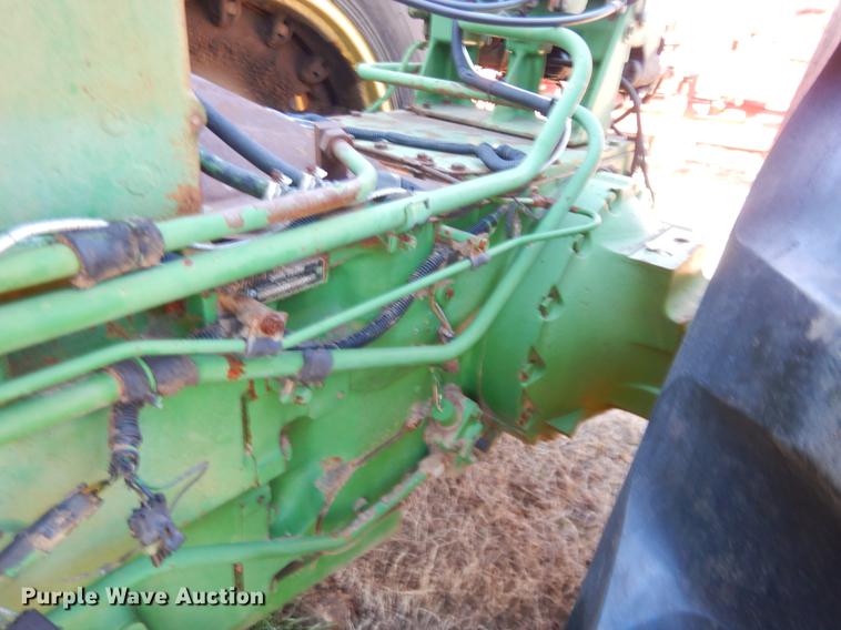 image for item EJ9832 1983 John Deere 8450 4WD tractor