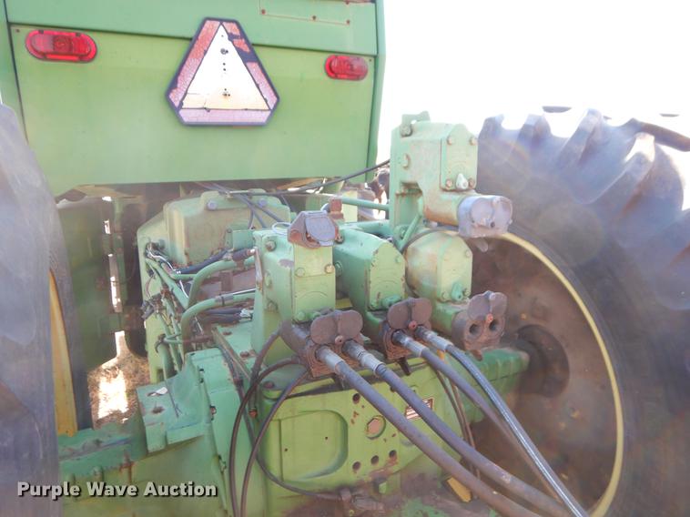 image for item EJ9832 1983 John Deere 8450 4WD tractor