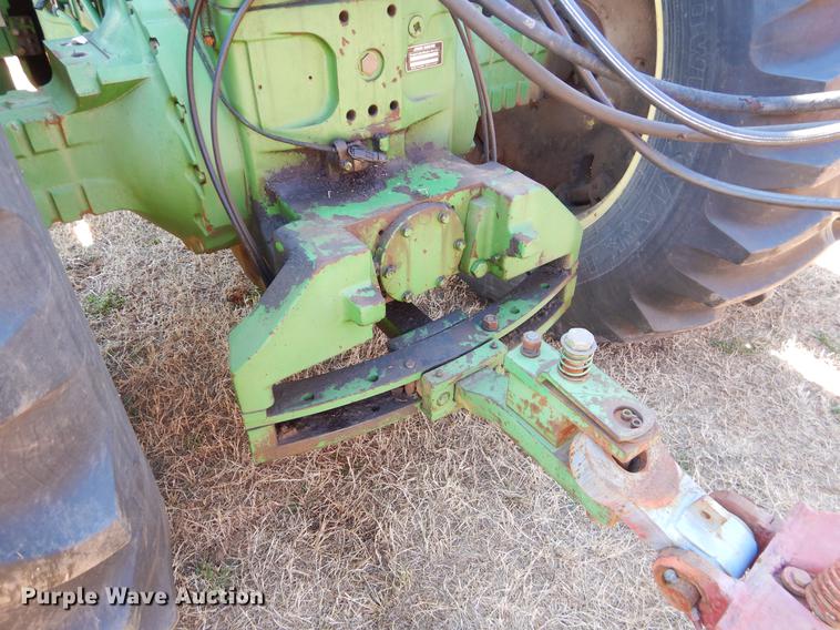 image for item EJ9832 1983 John Deere 8450 4WD tractor