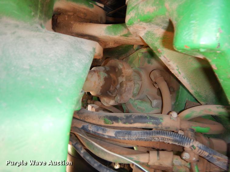 image for item EJ9832 1983 John Deere 8450 4WD tractor
