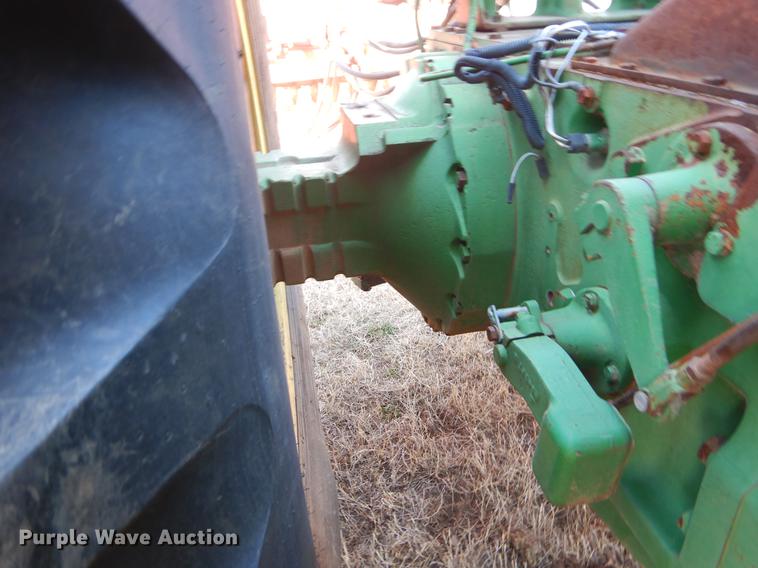 image for item EJ9832 1983 John Deere 8450 4WD tractor