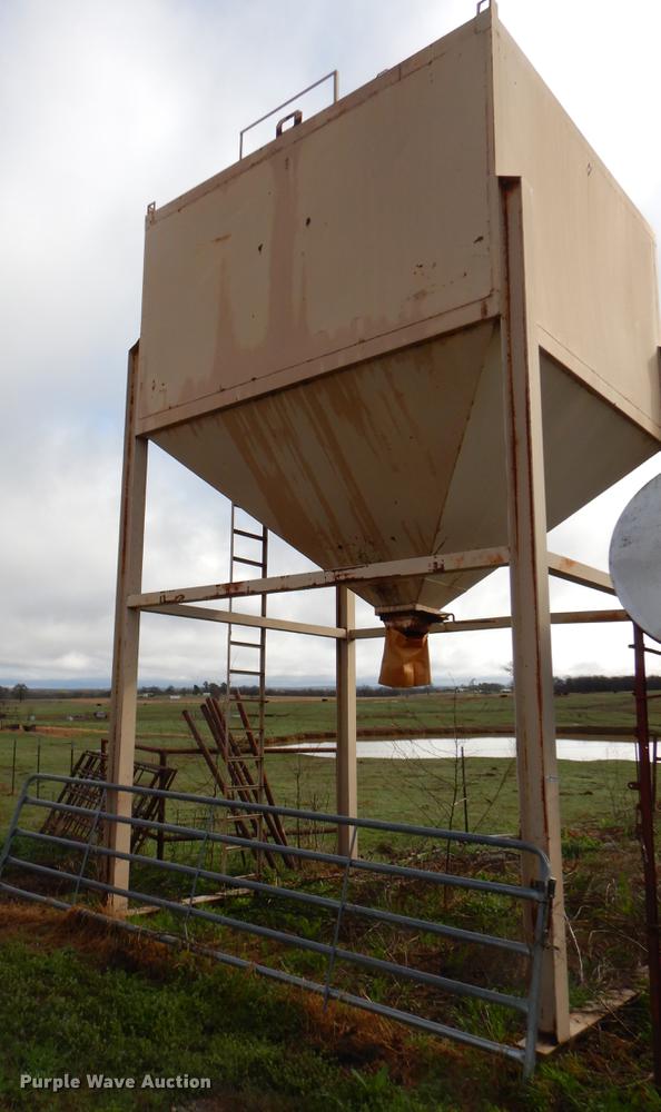 Overhead steel feed bin in Coalgate, OK Item EJ9886 sold Purple Wave