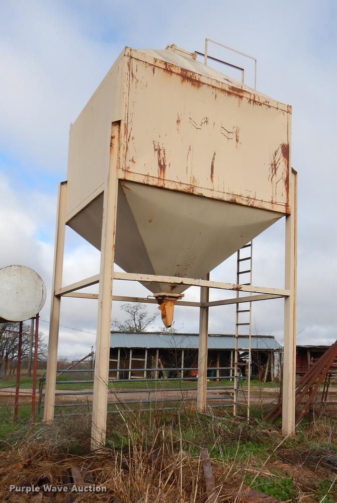 Overhead steel feed bin in Coalgate, OK Item EJ9886 sold Purple Wave