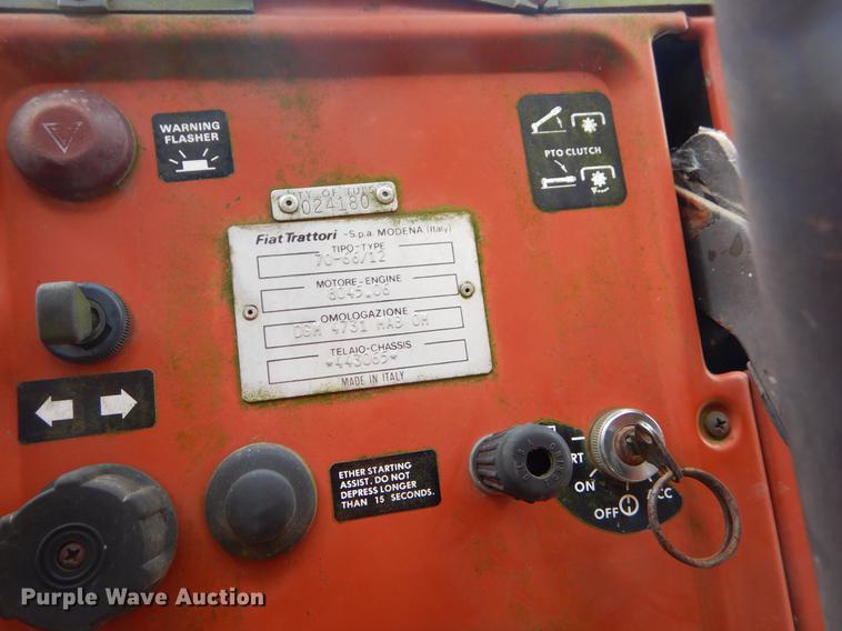 image for item EJ9893 Hesston 70-66 tractor