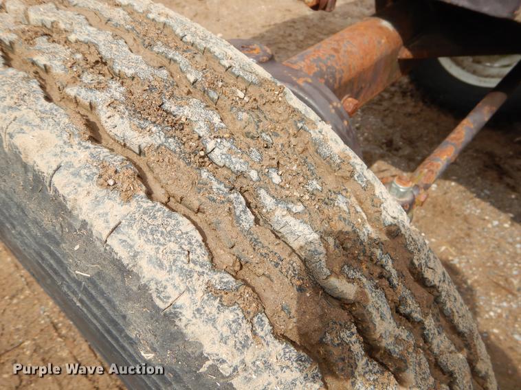 image for item EJ9893 Hesston 70-66 tractor