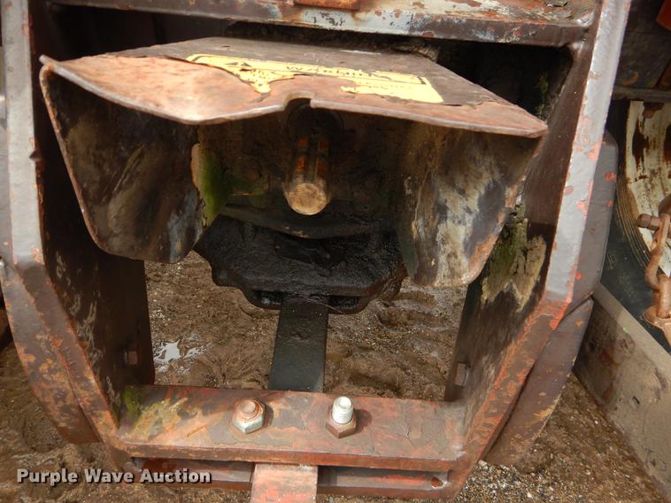 image for item EJ9893 Hesston 70-66 tractor