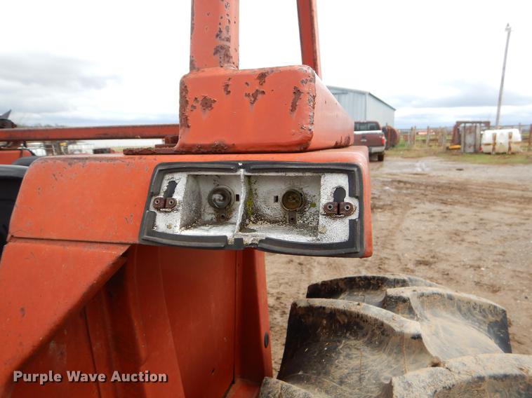 image for item EJ9893 Hesston 70-66 tractor