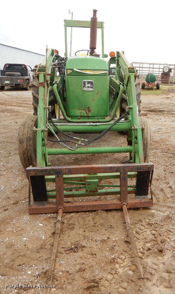image for item EJ9894 1981 John Deere 2940 tractor