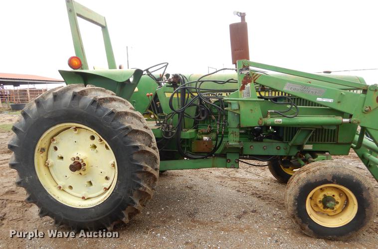image for item EJ9894 1981 John Deere 2940 tractor