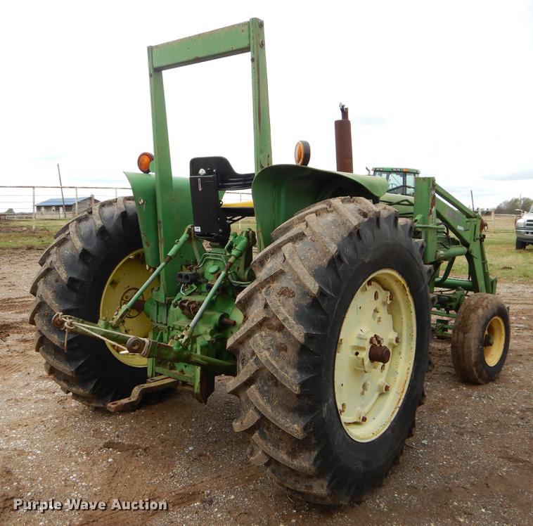 image for item EJ9894 1981 John Deere 2940 tractor
