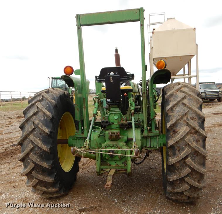 image for item EJ9894 1981 John Deere 2940 tractor