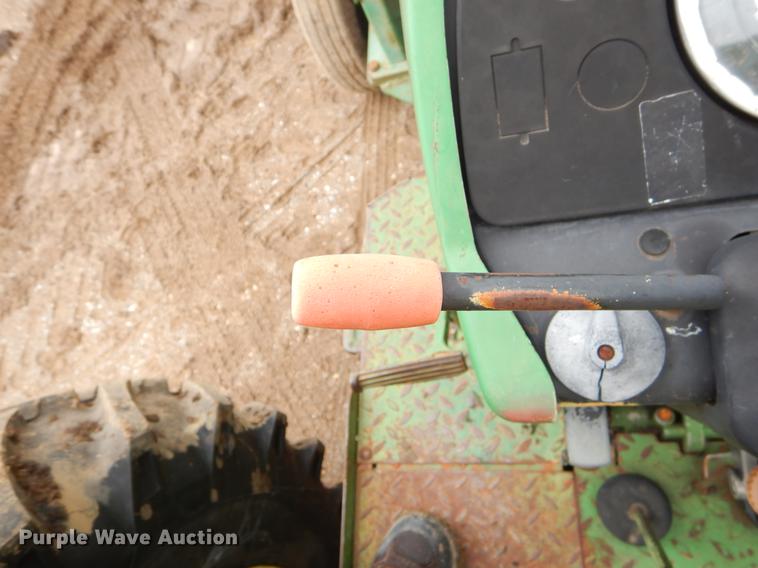 image for item EJ9894 1981 John Deere 2940 tractor