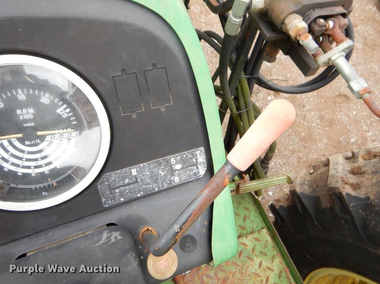 image for item EJ9894 1981 John Deere 2940 tractor