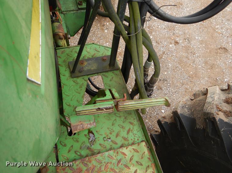 image for item EJ9894 1981 John Deere 2940 tractor