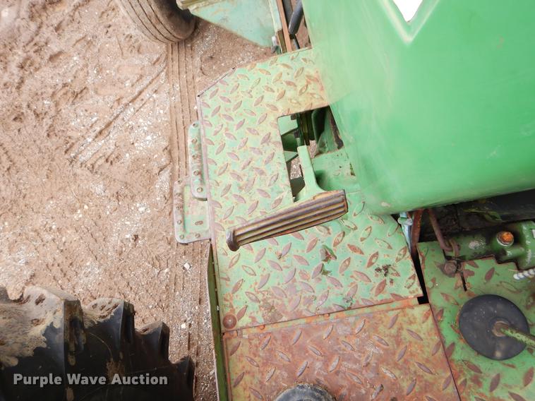 image for item EJ9894 1981 John Deere 2940 tractor