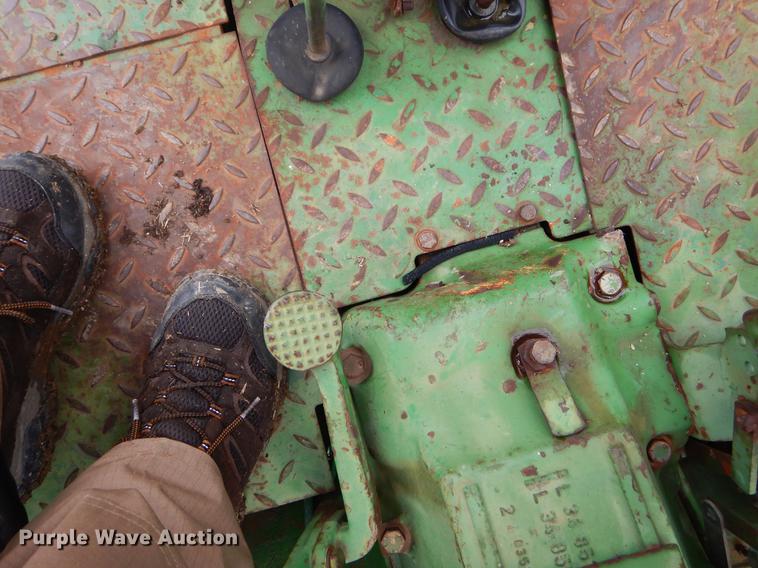 image for item EJ9894 1981 John Deere 2940 tractor