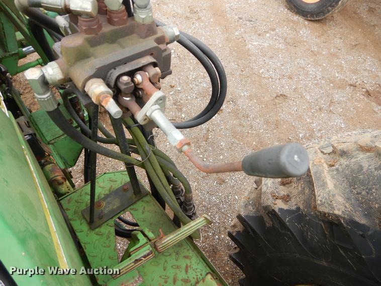 image for item EJ9894 1981 John Deere 2940 tractor