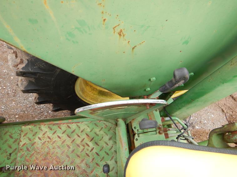 image for item EJ9894 1981 John Deere 2940 tractor