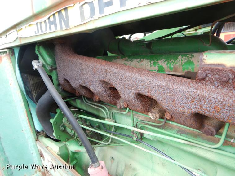 image for item EJ9894 1981 John Deere 2940 tractor