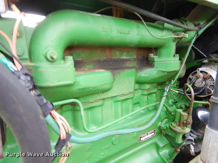 image for item EJ9894 1981 John Deere 2940 tractor