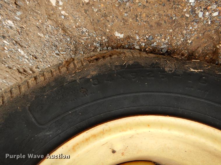 image for item EJ9894 1981 John Deere 2940 tractor