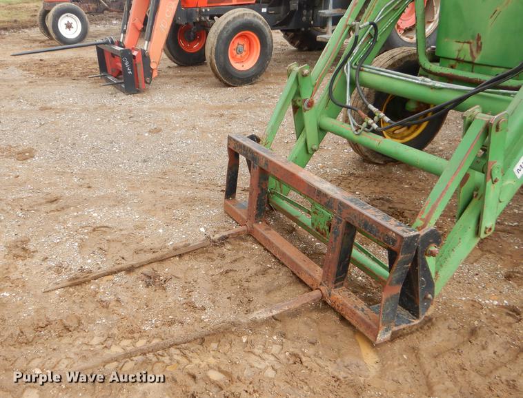 image for item EJ9894 1981 John Deere 2940 tractor