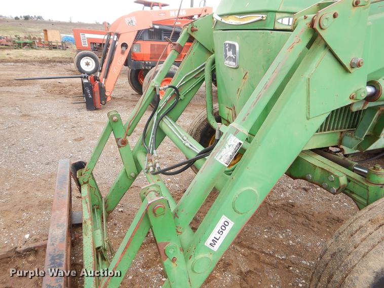 image for item EJ9894 1981 John Deere 2940 tractor