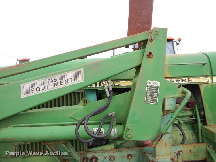 image for item EJ9894 1981 John Deere 2940 tractor