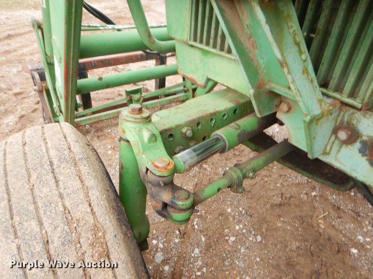 image for item EJ9894 1981 John Deere 2940 tractor