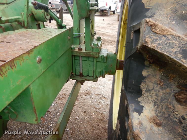 image for item EJ9894 1981 John Deere 2940 tractor