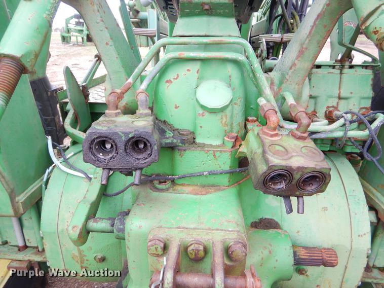 image for item EJ9894 1981 John Deere 2940 tractor