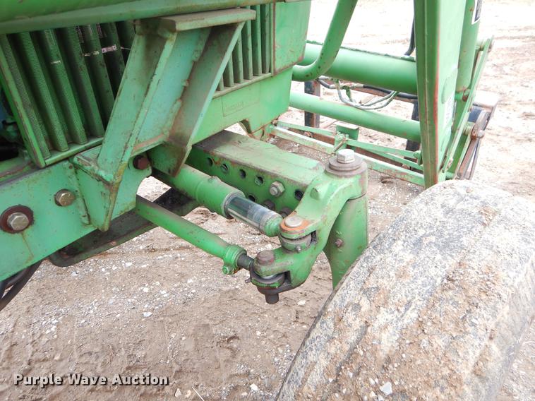 image for item EJ9894 1981 John Deere 2940 tractor