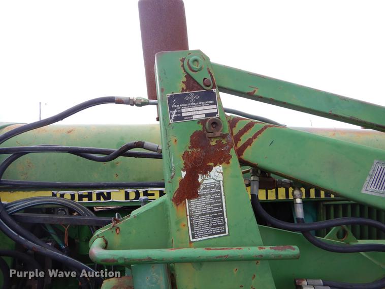 image for item EJ9894 1981 John Deere 2940 tractor