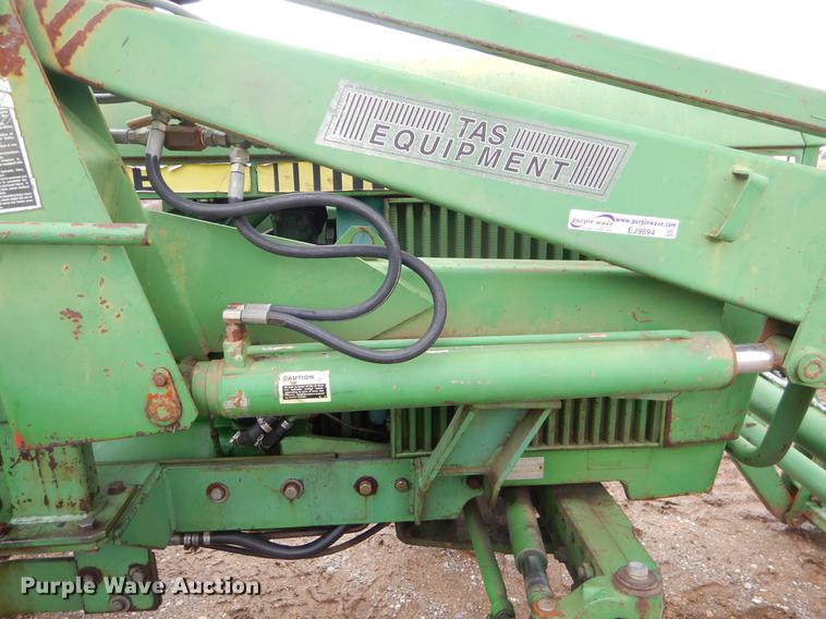 image for item EJ9894 1981 John Deere 2940 tractor
