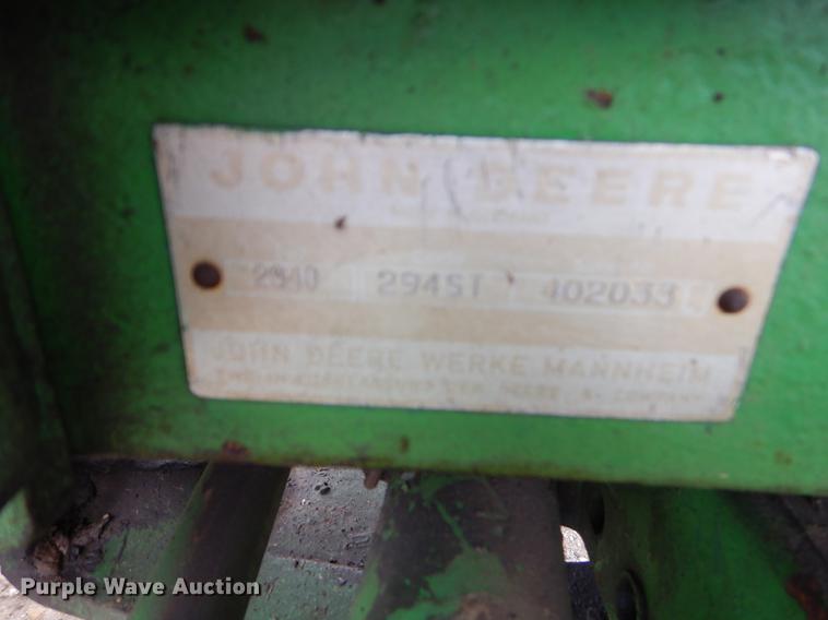 image for item EJ9894 1981 John Deere 2940 tractor