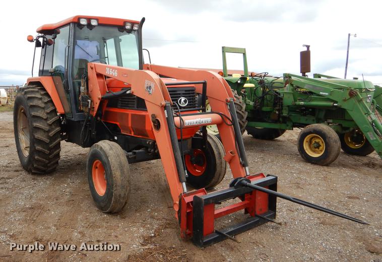 image for item EJ9895 Kubota M110 tractor