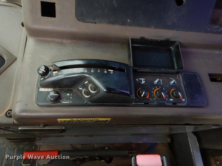 image for item EJ9895 Kubota M110 tractor